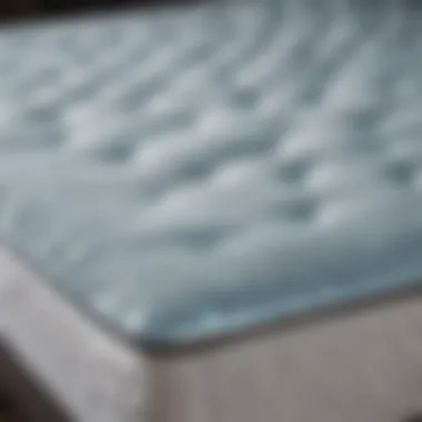 Temperature-regulating gel-infused kingsize mattress topper